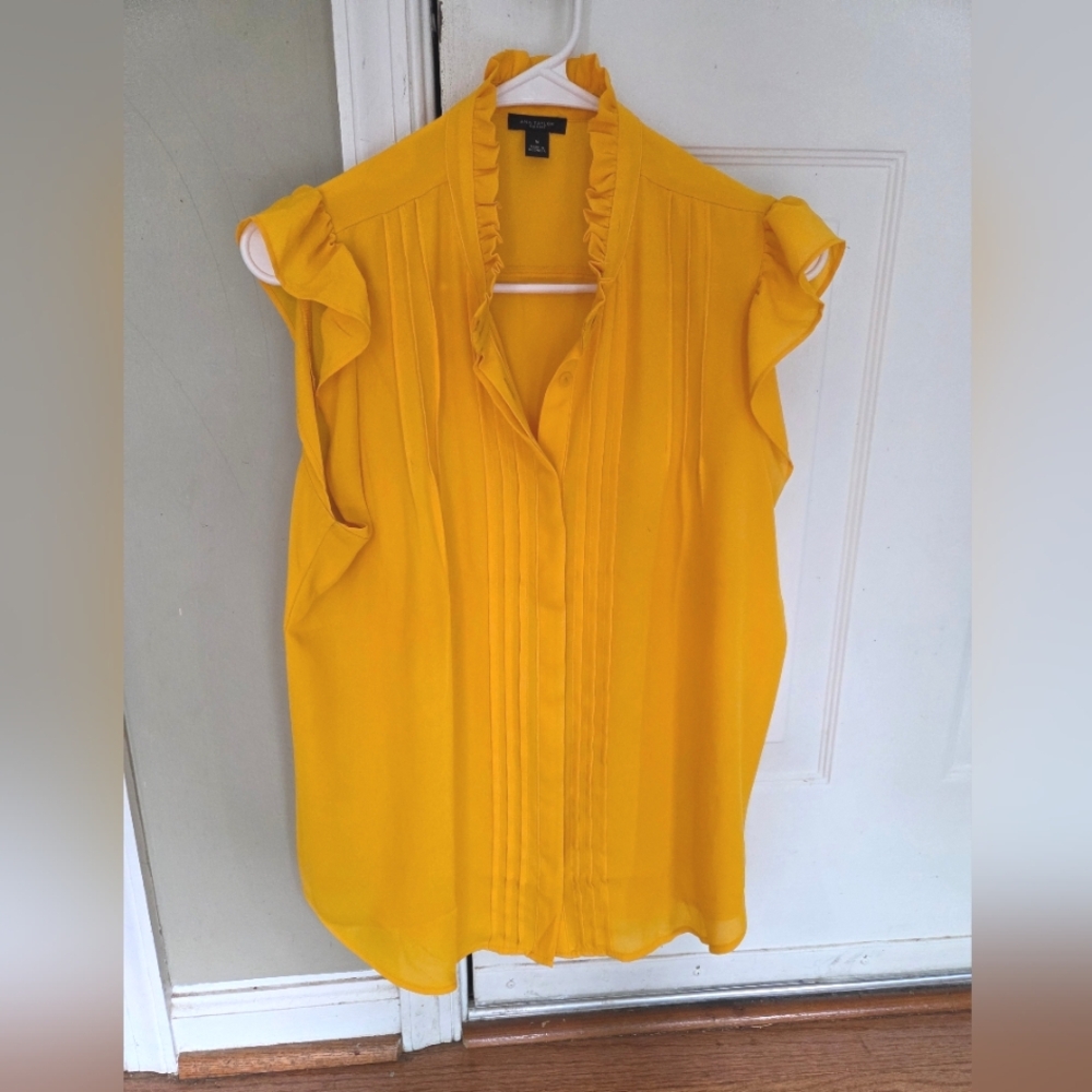 Ann Taylor Yellow Sleeveless Ruffled Blouse with Mandarin Collar